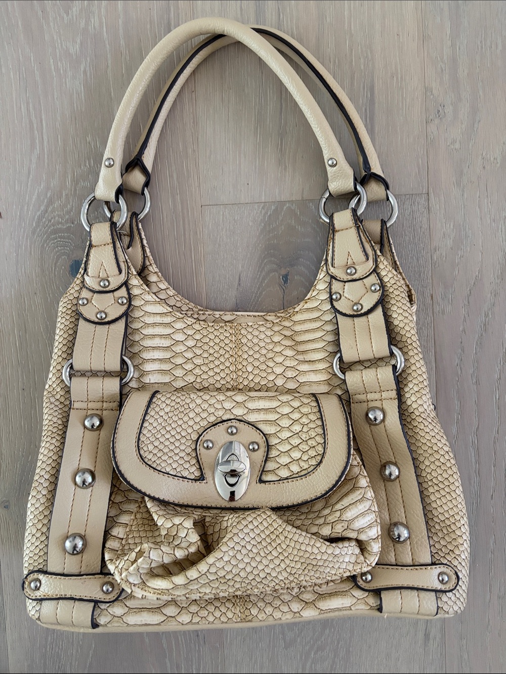 Wilsons Leather Cream Textured Shoulder Bag with Silver Hardware